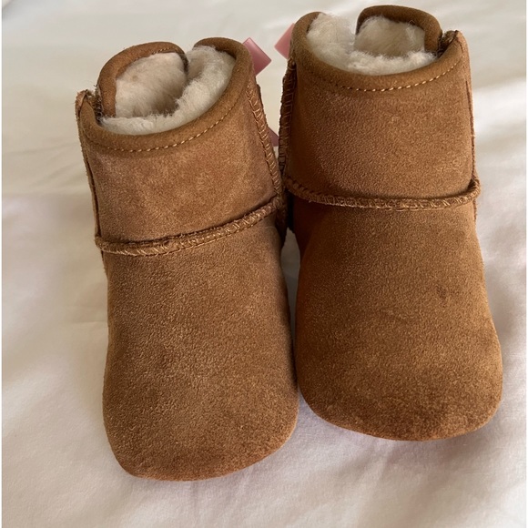 Baby girl UGG boots size 2/3 in very good used condition - Picture 3 of 4